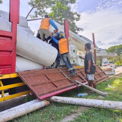 bongkaran rumput sintetis (1)